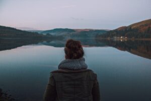 sea-water-nature-mountain-woman-sunrise-115539-pxhere.com