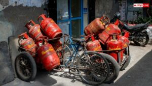 LPG Price : ৪ দিনে ২ বার বাড়ল পেট্রোল-ডিজেলের দাম, এবার দামবৃদ্ধি রান্নার গ্যাসেরও? কী বলছে রেটচার্ট?