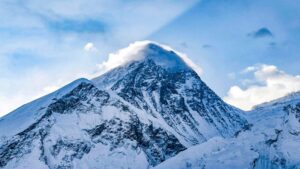 Mount Everest: এভারেস্ট জয়ের পর মর্মান্তিক মৃত্যু, পর্বতের কোলেই ঢলে পড়লেন দুই ভারতীয় পর্বতারোহী, নামানোই গেল না একজনকে